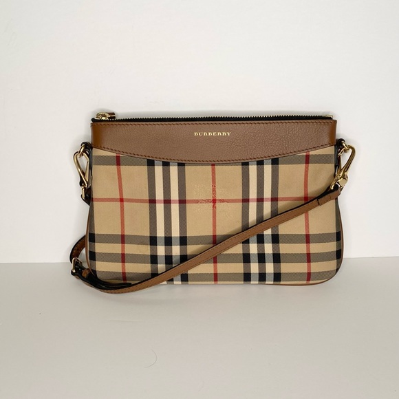 ❌❌SOLD❌❌ Burberry crossbody - Picture 1 of 5